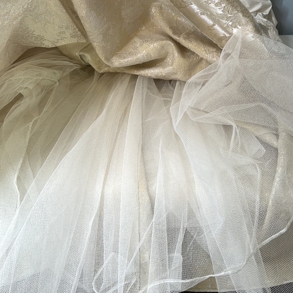 NWOT* Scott McClintock Ivory and Gold Formal Gown Wedding Gala Debut NEW Size 10 - Picture 5 of 10